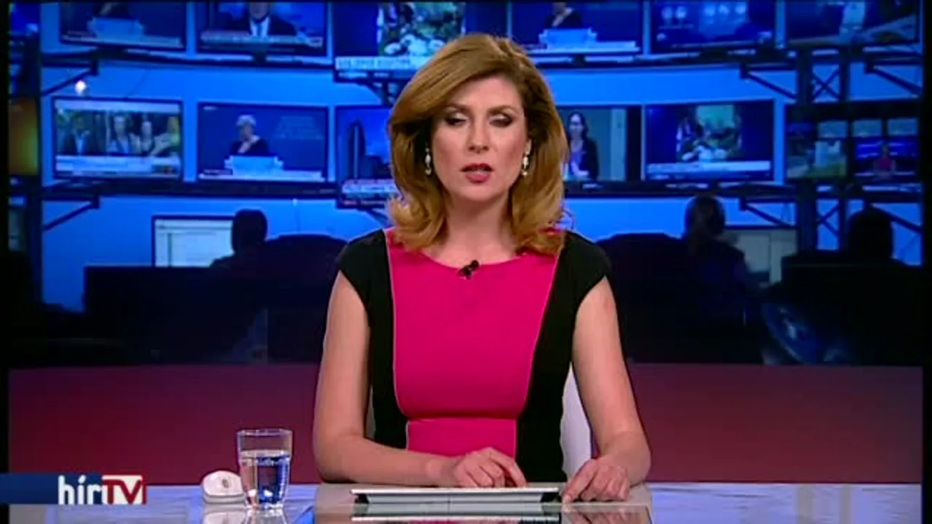 Fidelitasos elnök festette át Simicska feliratait