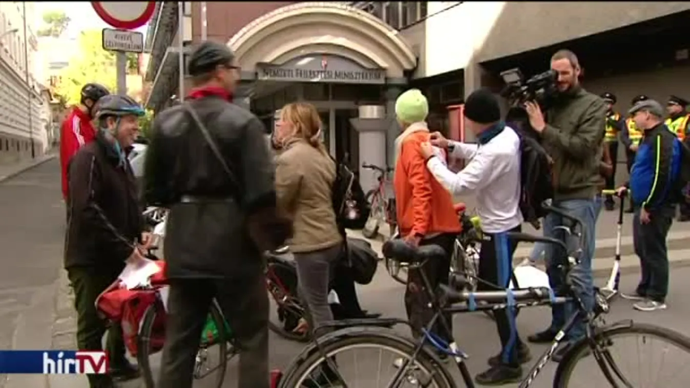 Az elvett kilencvenmilliójuk miatt tekertek