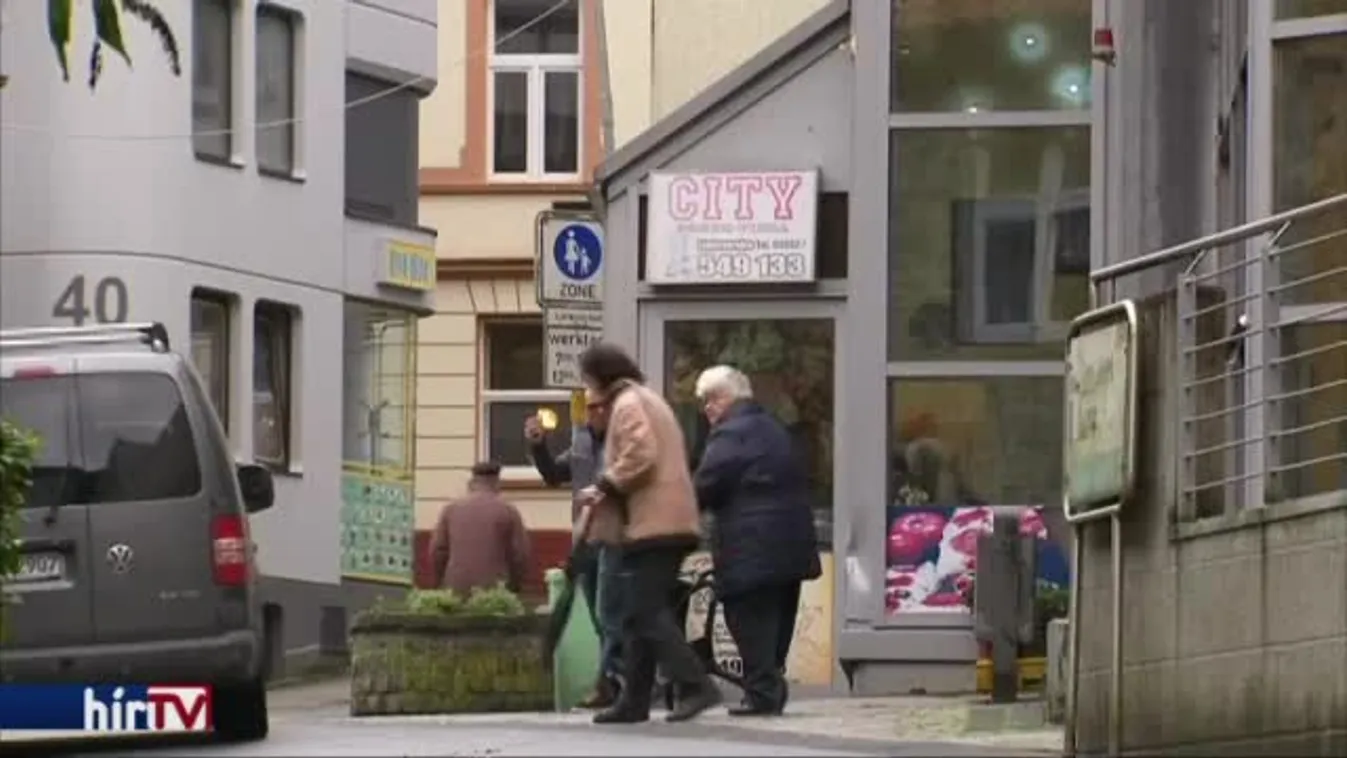 Menekültbarát polgármester nyakához szorítottak kést