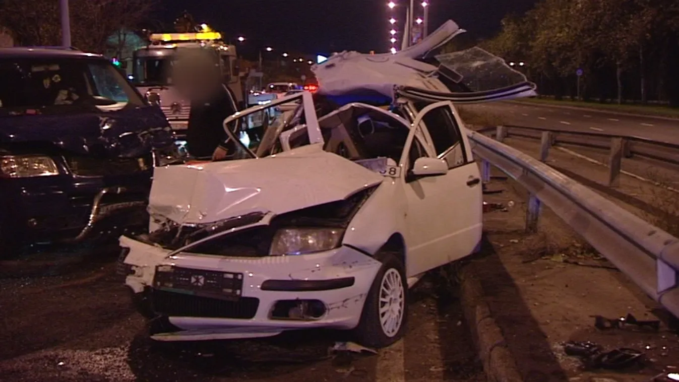 Csúnya karambol az M3-as kivezetőjén, többen megsérültek