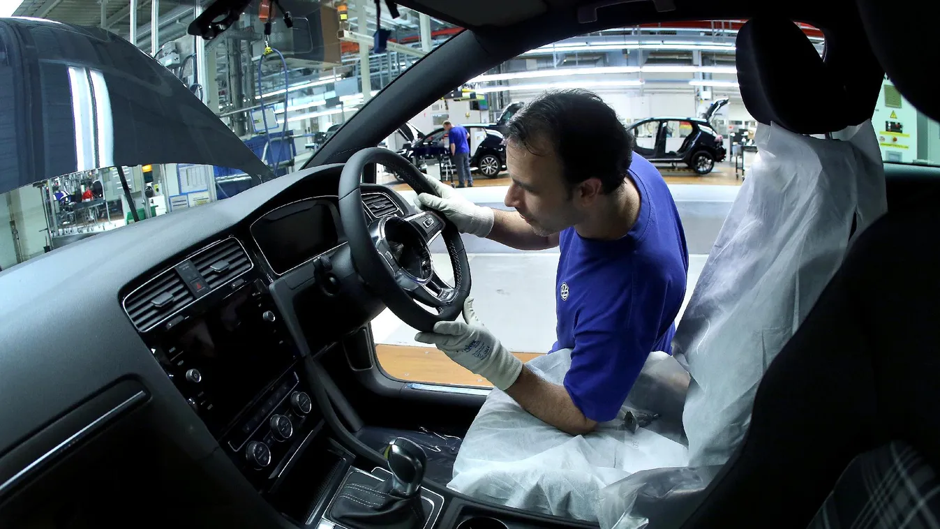 34 milliárd megy elektromos és önvezető autókra a Volkswagennél