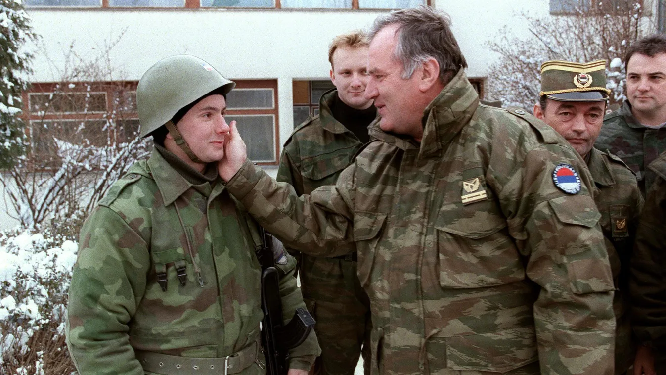 Tévéstáb előtt adott parancsot civilek bombázására Ratko Mladic