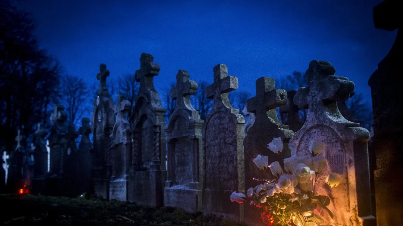 Este nyolc óráig várják az emlékezőket a temetők