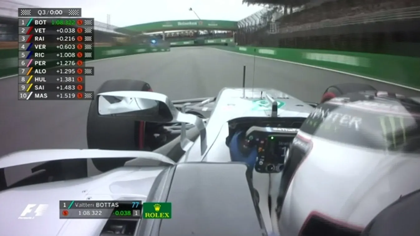 Fegyveresek támadták meg Hamiltonék csapatbuszát