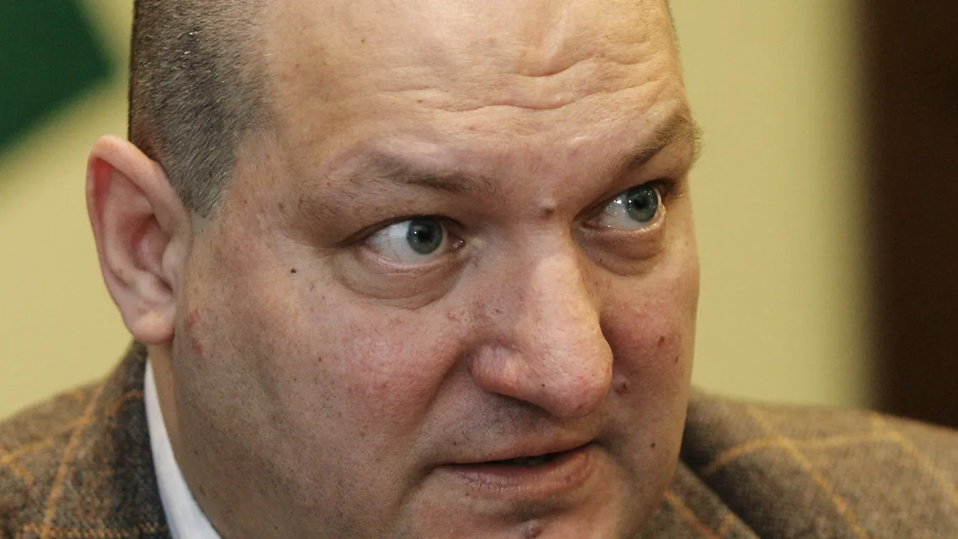 Migránsozással válaszolt a kritikus polgármesternek Németh Szilárd