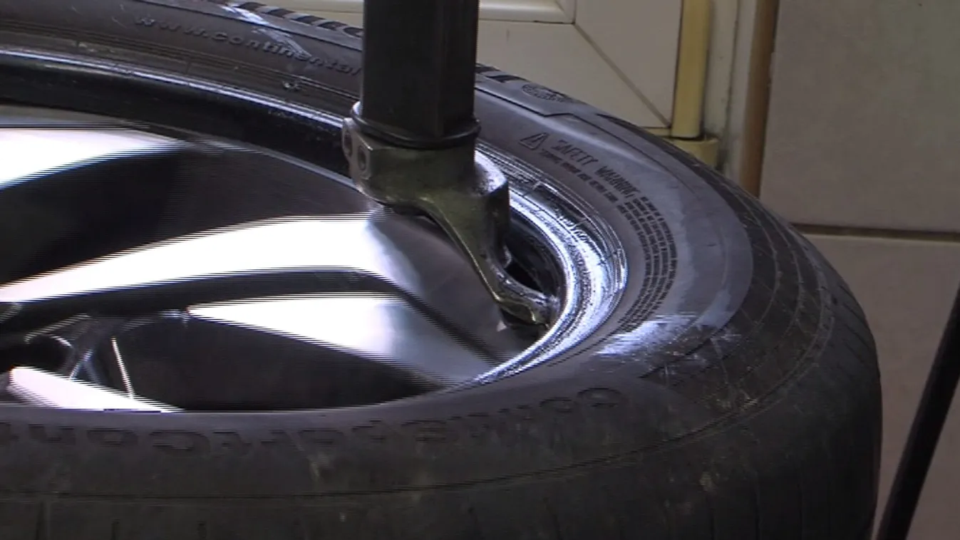 Beköszöntött a gumicsereroham