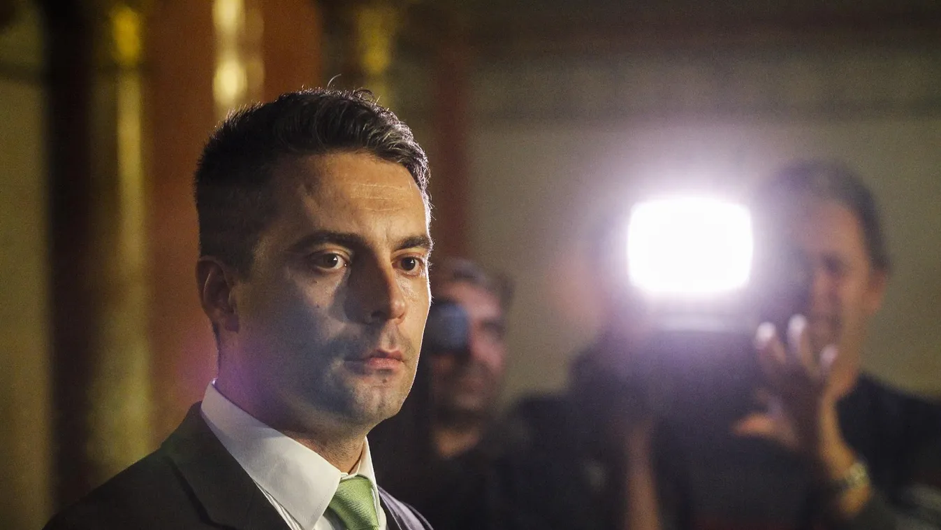 Vona: Engem is megkerestek Orbán svájci bankszámlái miatt