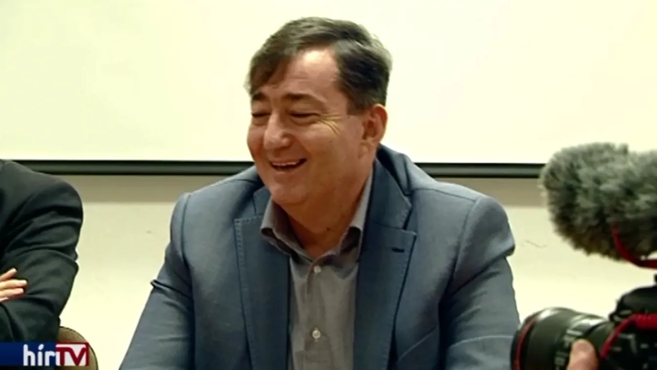 Az újságíróktól tudta meg Mészáros, hogy ma is kaszált