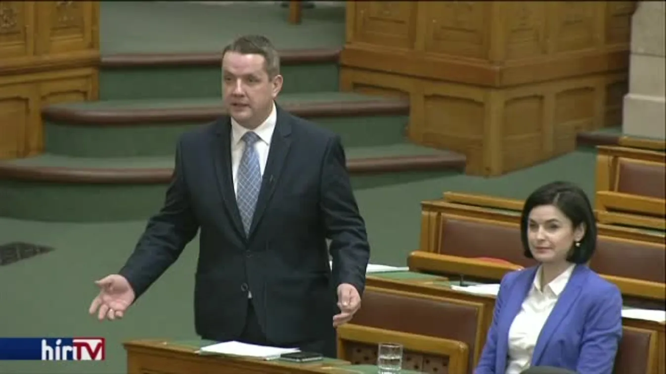 „Orbán Viktor buta országot épít”