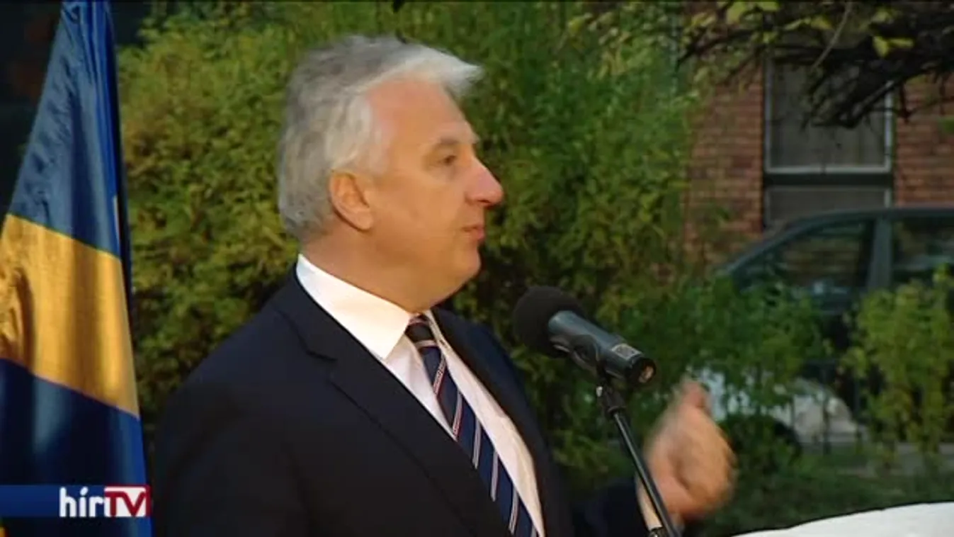 Felavatták Mindszenty József szobrát a Józsefvárosban