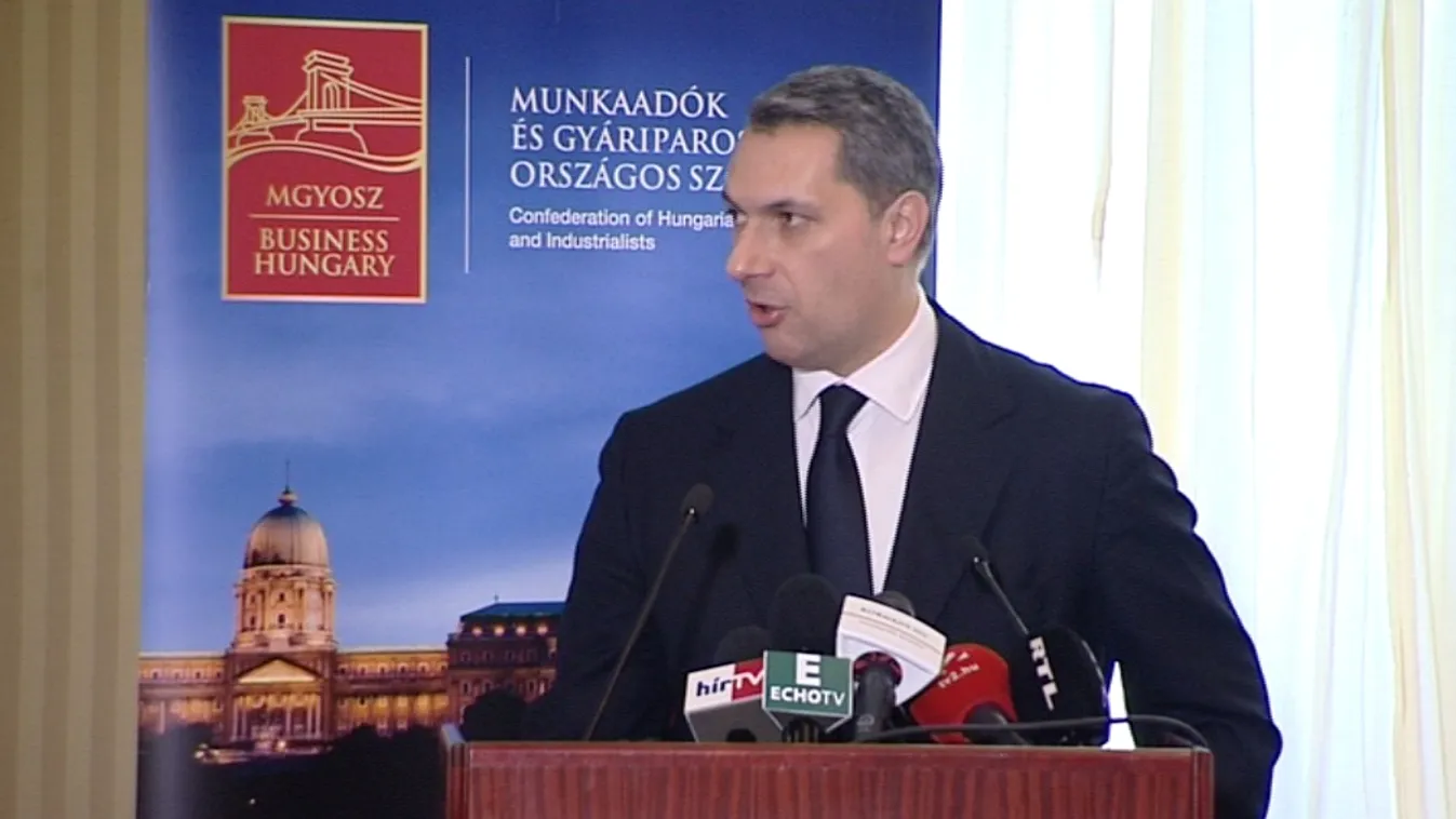 Közelébe értünk, hogy megérintsük a sógorok hátát?