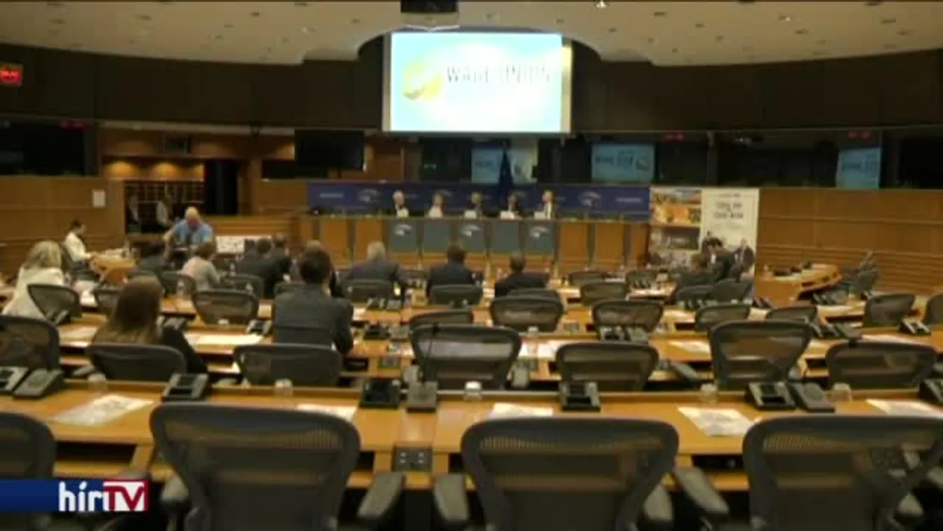 Róna: Az offshore-pénzek megadóztatásából meglenne a bérunió fedezete