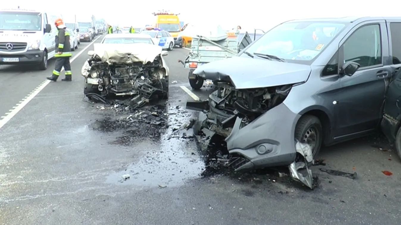 Kilencen szálltak egymásba a nagy ködben