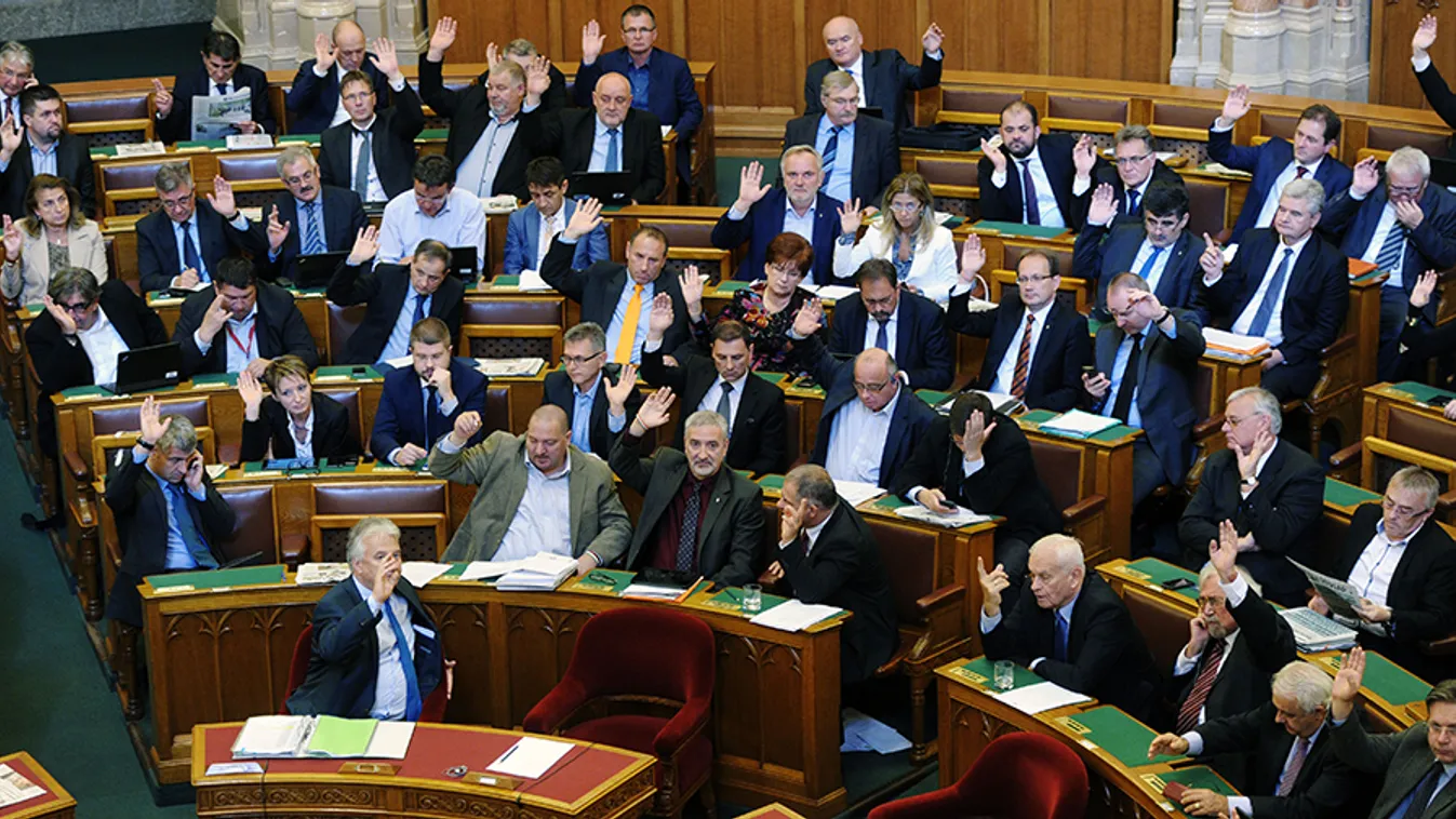 A Fidesz a Ház elé viszi az EP „veszélyes migránspárti” határozatát