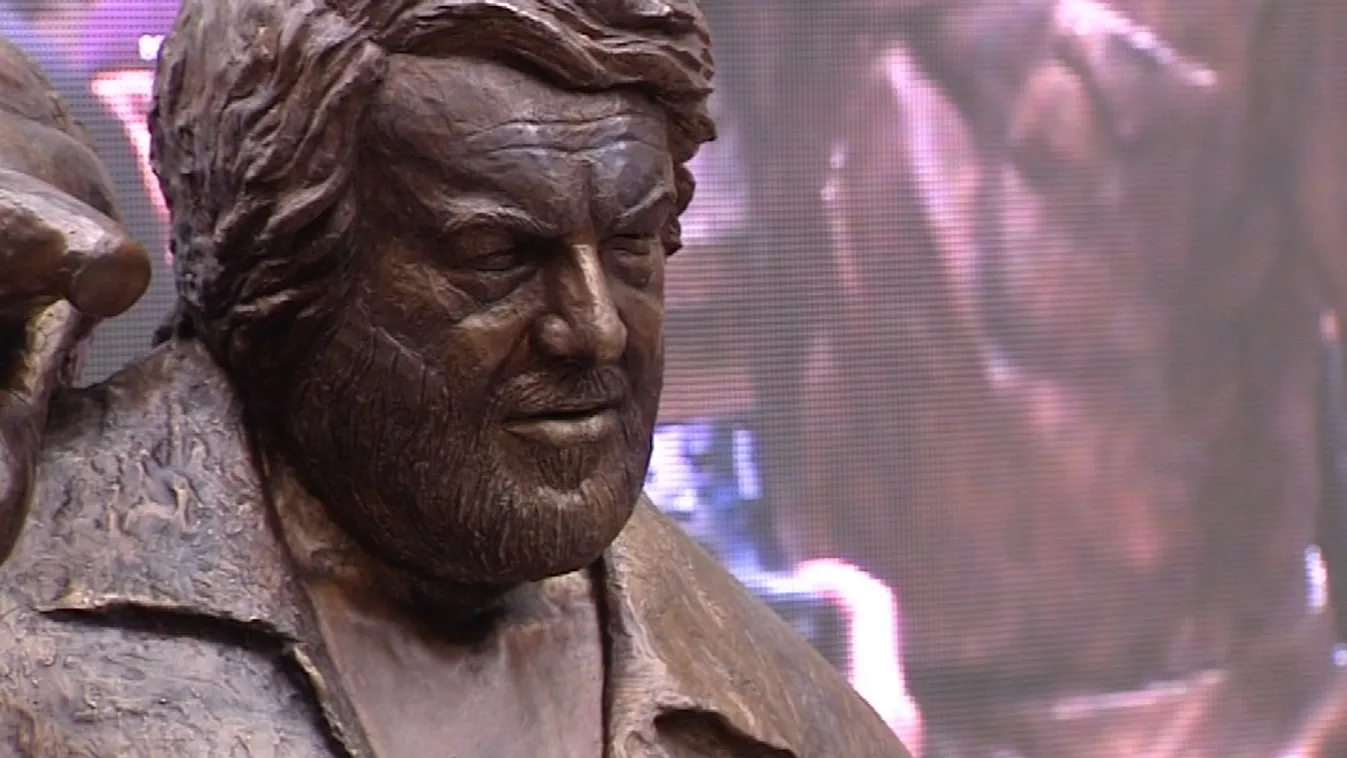 Felavatták a Bud Spencer-szobrot a Józsefvárosban