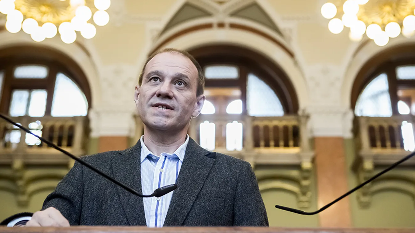 Házi őrizet helyett tihanyi luxus?