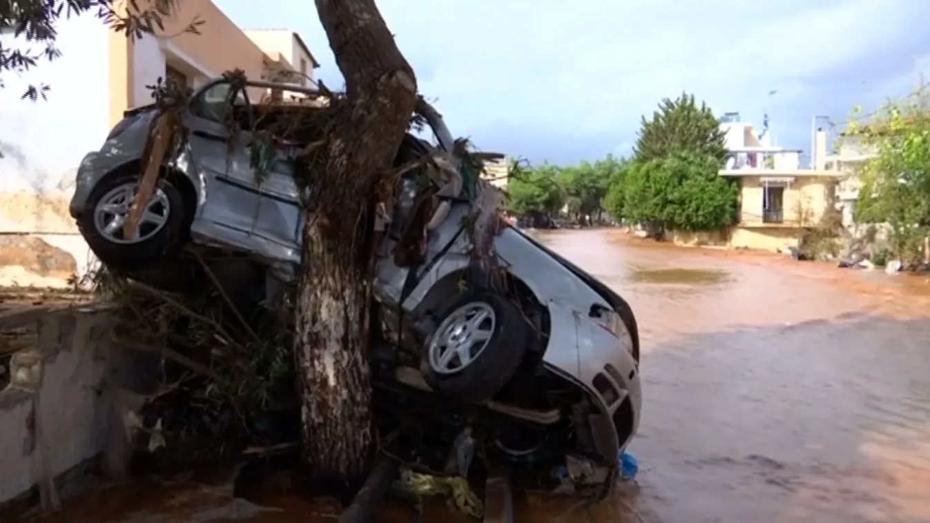 Matchboxokként dobálta az autókat a hömpölygő áradat