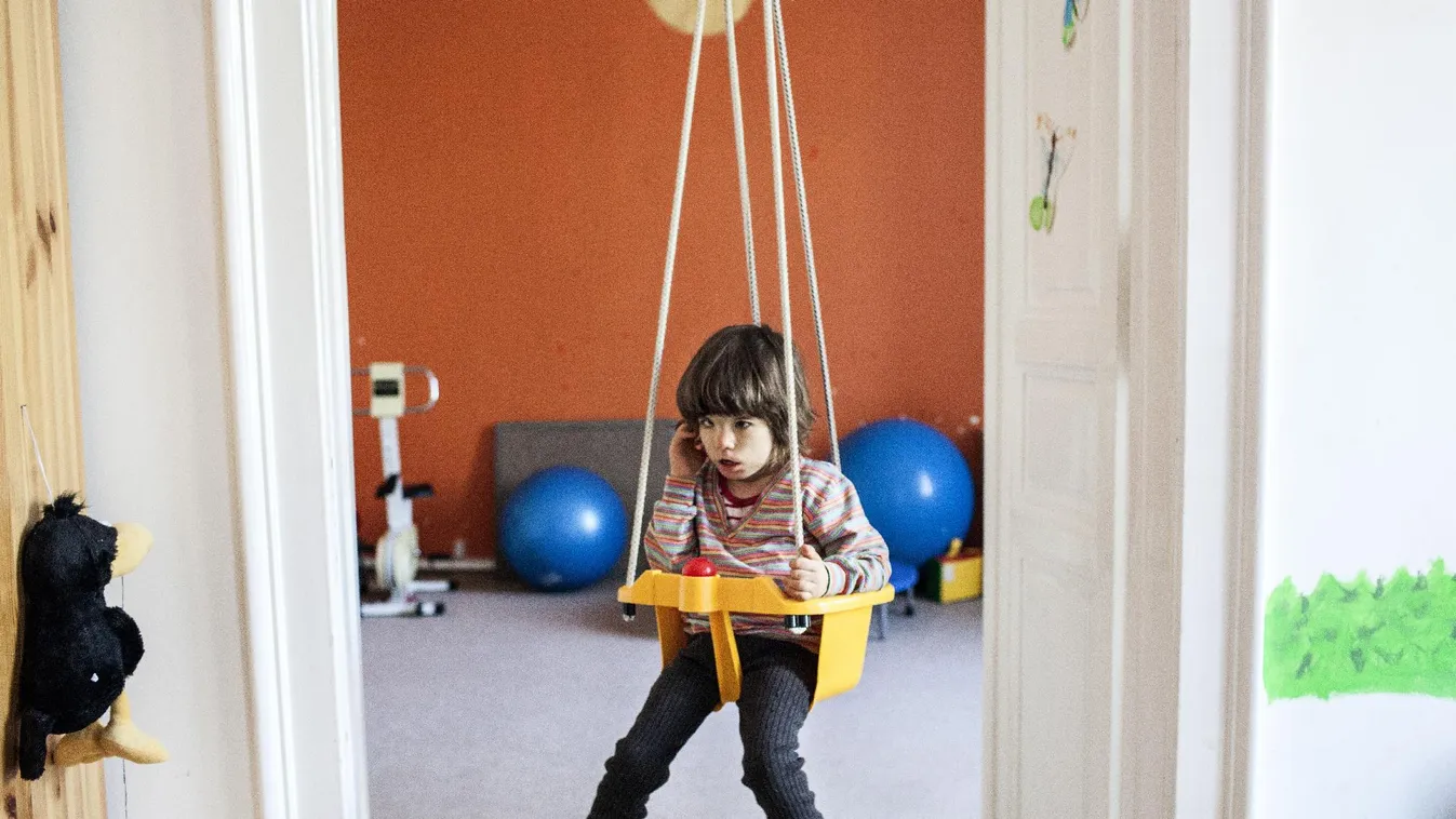 Együtt: Eldugják a világ elől a fogyatékkal élőket