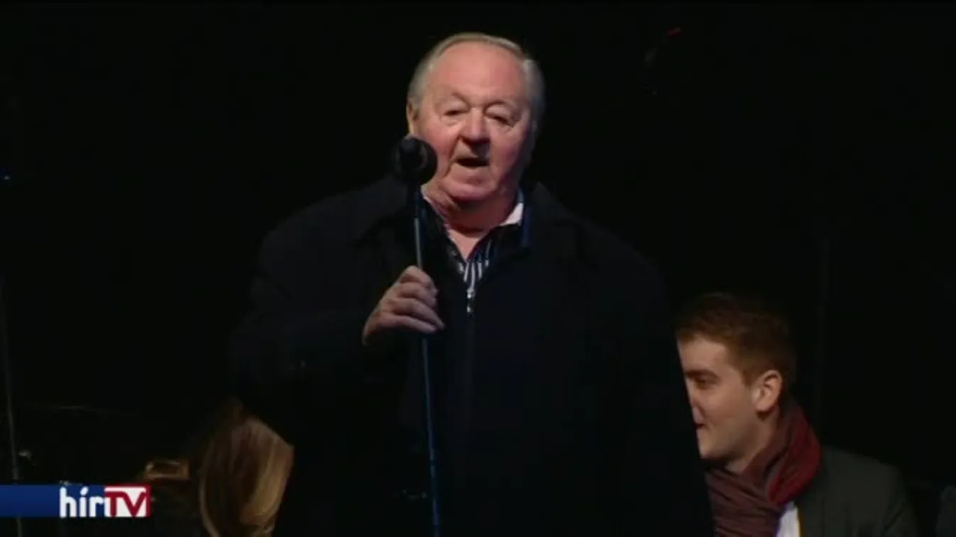 Felavatták a Bud Spencer-szobrot a Józsefvárosban