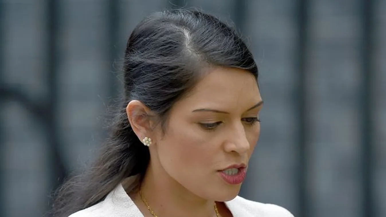 May újabb magas rangú kabinettagot vesztett