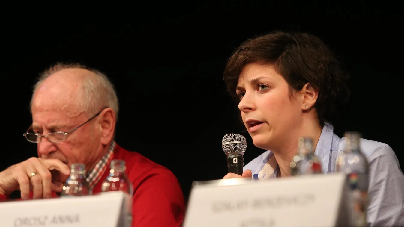 Üzengetés – Newsroom