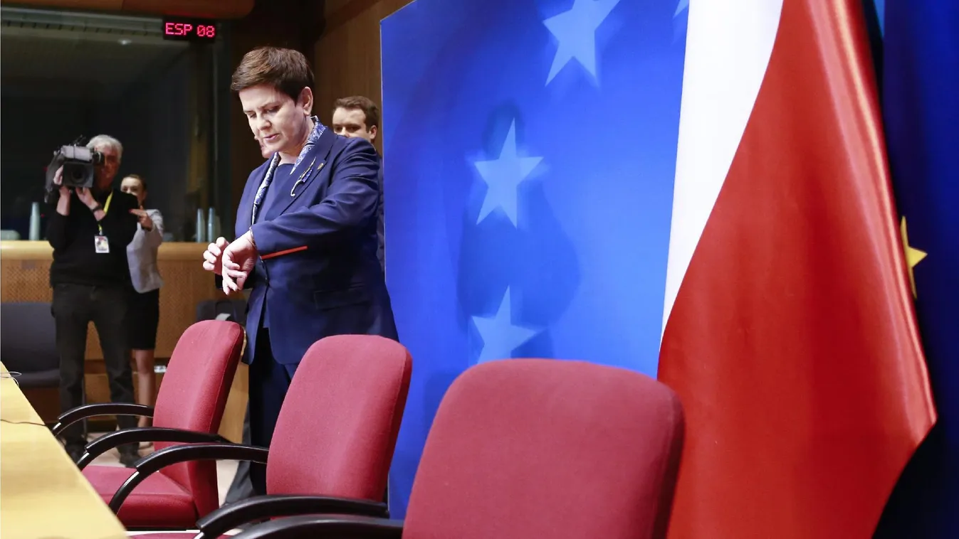 Miniszterelnökcserén gondolkodik a lengyel kormánypárt