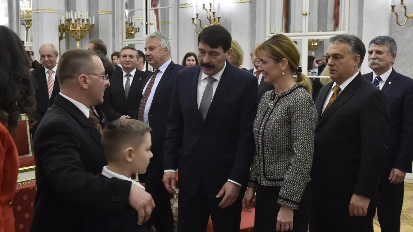Áder és Orbán köszöntötte az egymilliomodik honosított magyart