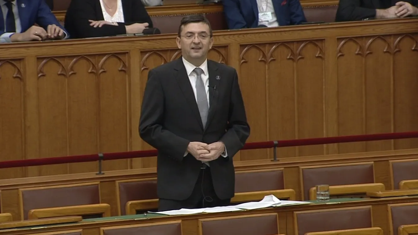 A parlamentben folytatódott a vita a Jobbik és az ÁSZ között