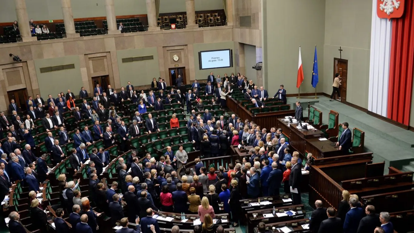 A lengyel alsóházon átment a bírósági törvény