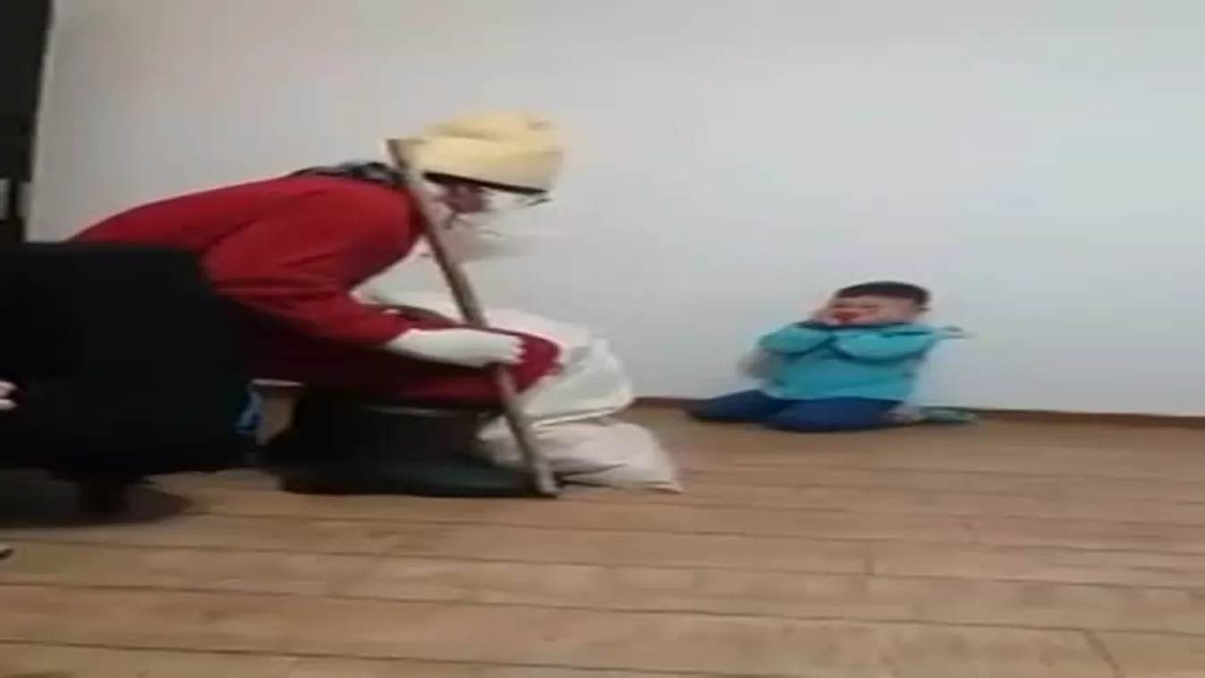 Bottal fenyegette a gyermekeket a Mikulás