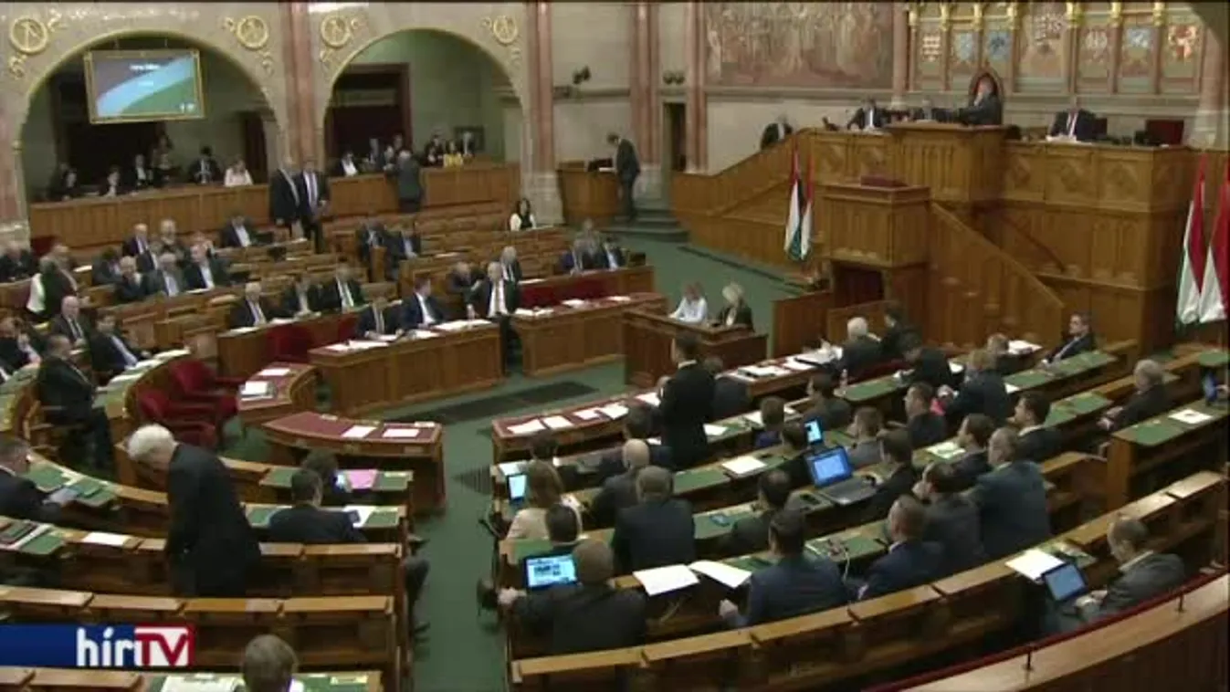 A parlamentben folytatódott a vita a Jobbik és az ÁSZ között