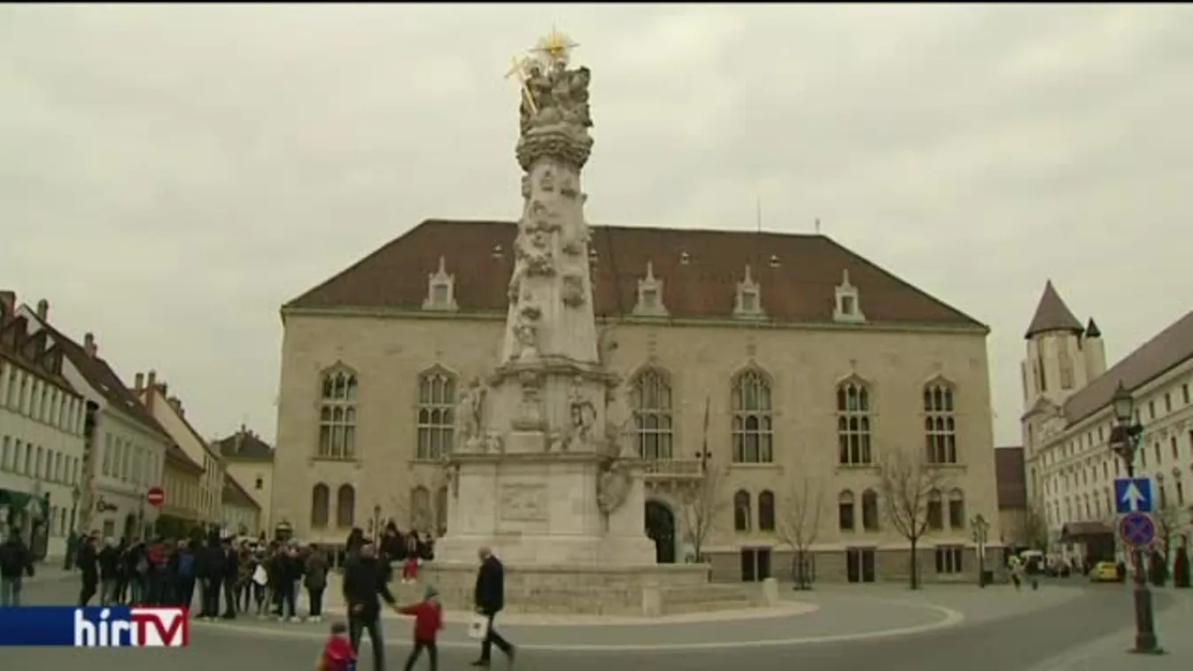 Hiába vonták meg a pénzt, a miniszteri biztos marad