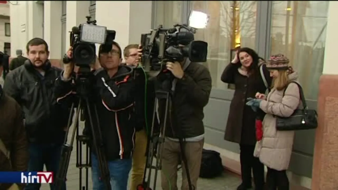 Szél Bernadett belenézhetett, de csalódnia kellett