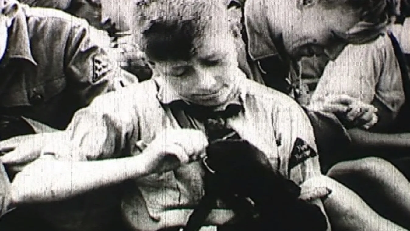 A birodalom iskolája – Vetítő