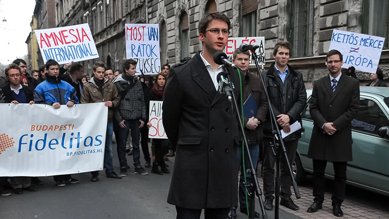 Bírálta a Jobbik plakátszerződéseit a Fidelitas