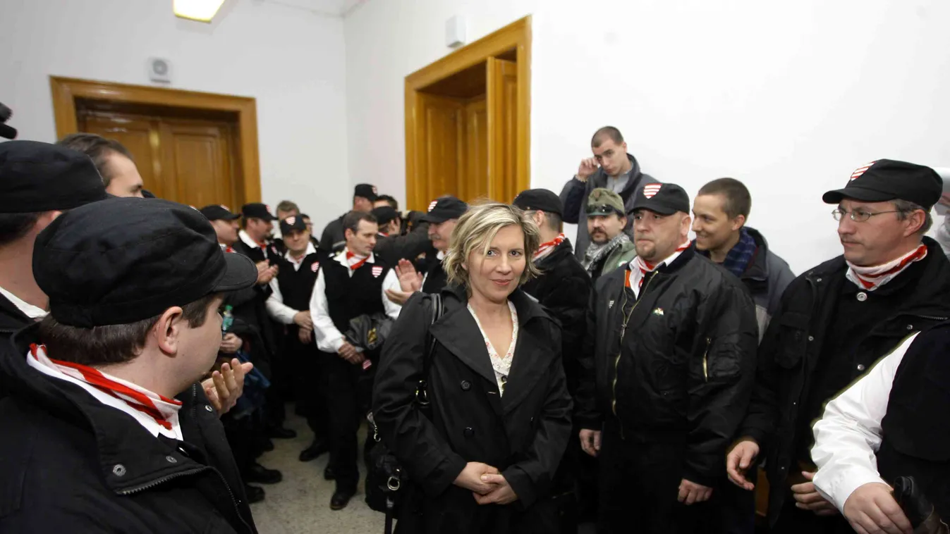 Kiszáll a politikából Morvai Krisztina