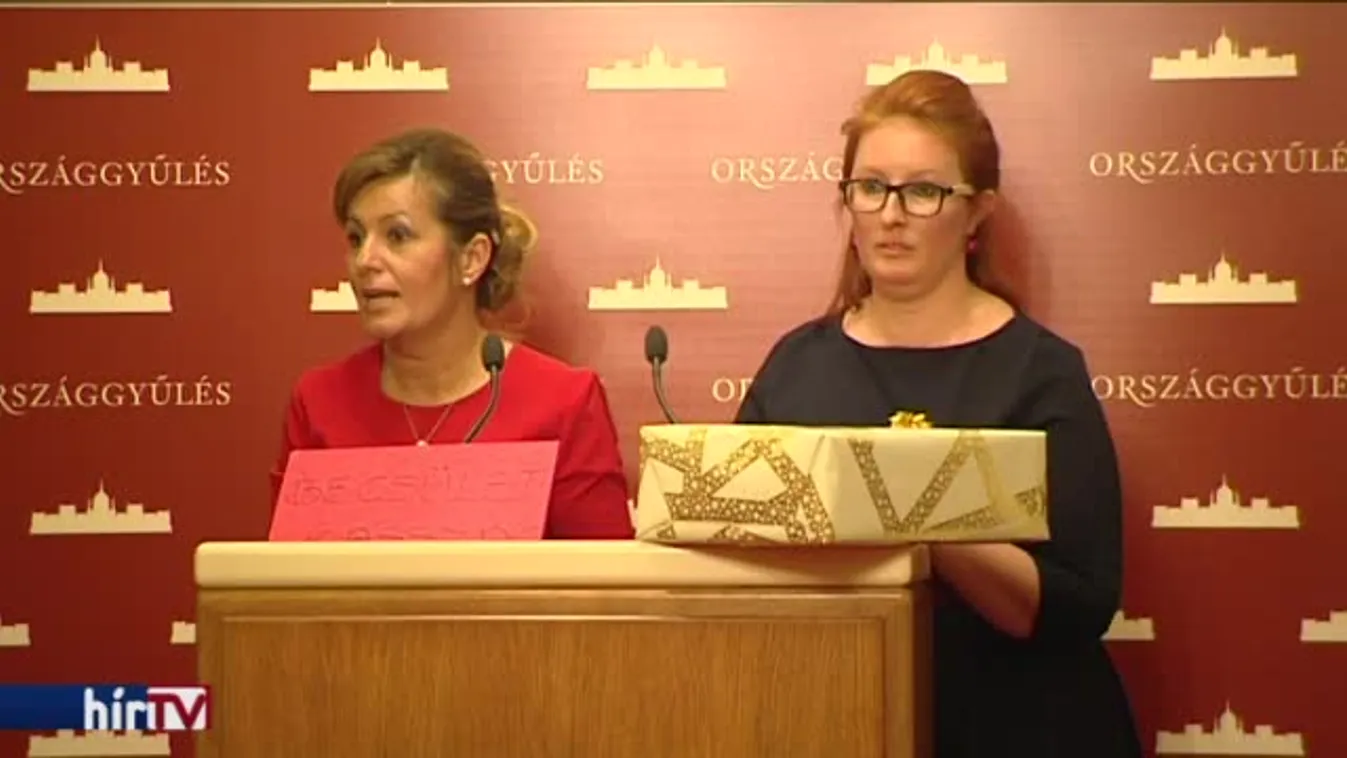 Az MSZP a parlamentben gyűjtött a rászoruló gyerekeknek - 44 ezer forint gyűlt össze a képviselőktől