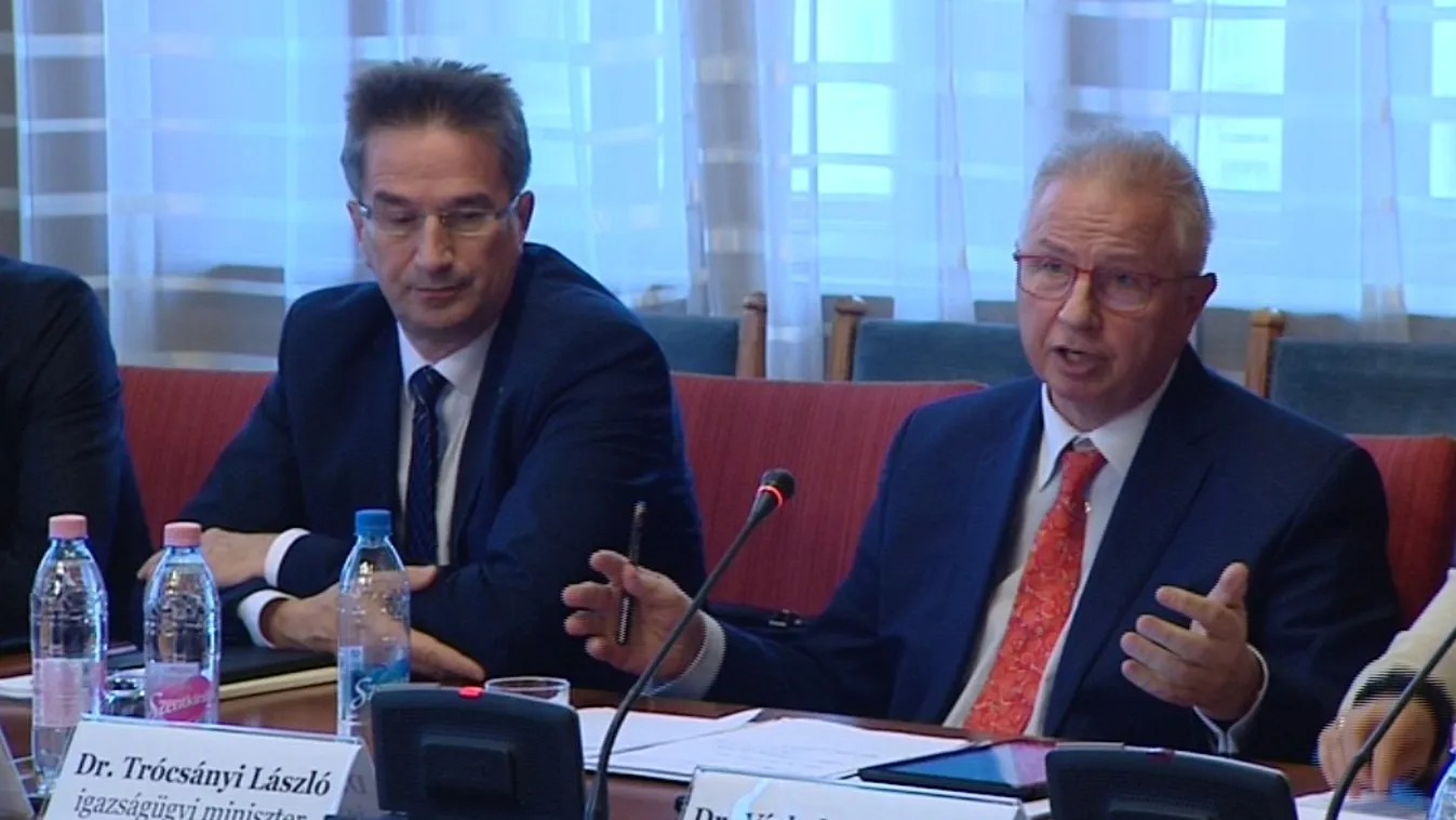 Trócsányi Orbánnál is jobban kitért a válasz elől