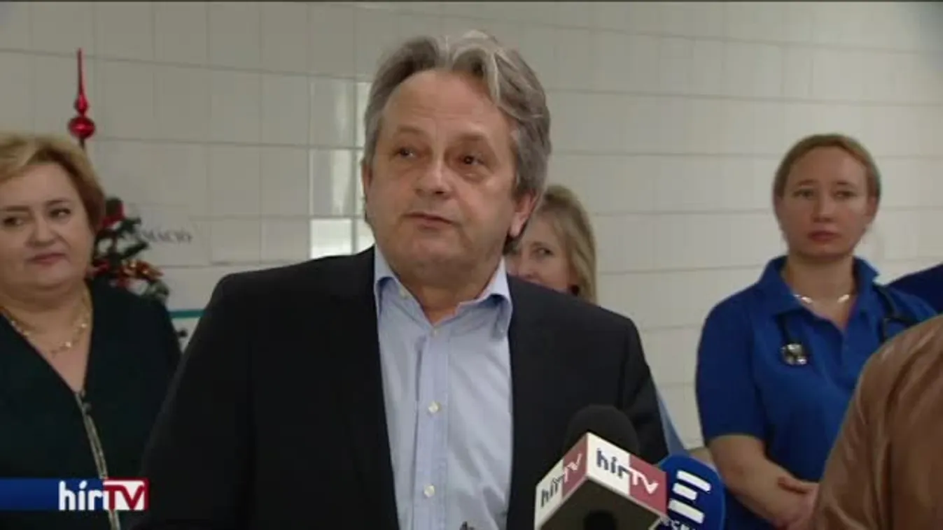 Kormánypárti politikusok ajándékoztak meg egészségügyi dolgozókat Székesfehérváron