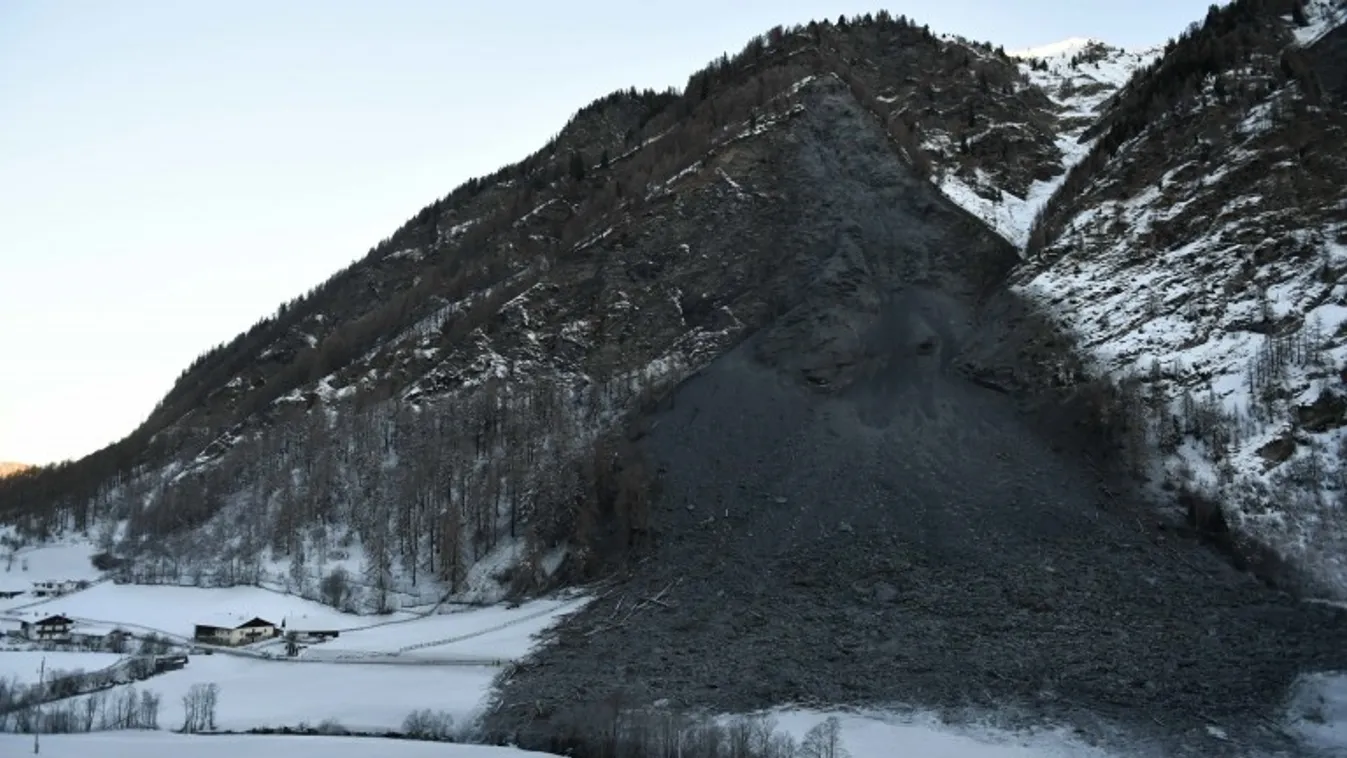 Szenteste vágta el a falut a külvilágtól a hegyomlás