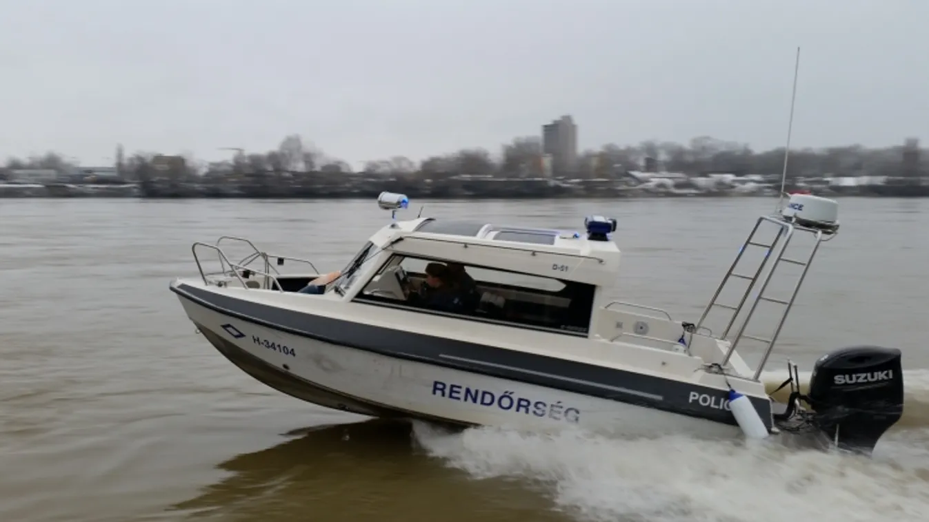 Hídról esett a Dunába egy férfi