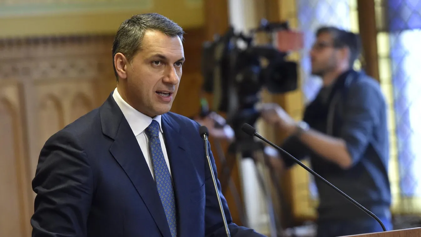 Lázár: Nevelő célja van a béremelés hiányának