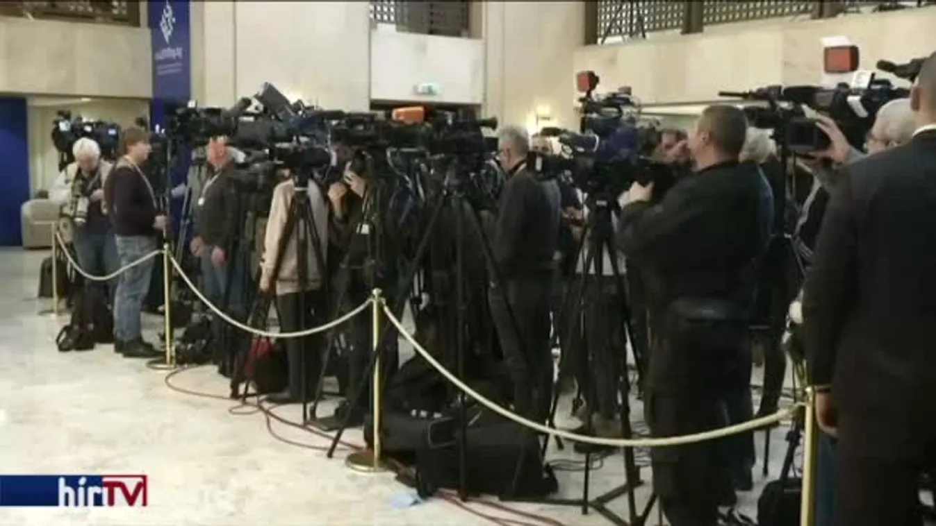 Ma döntenek Merkelről