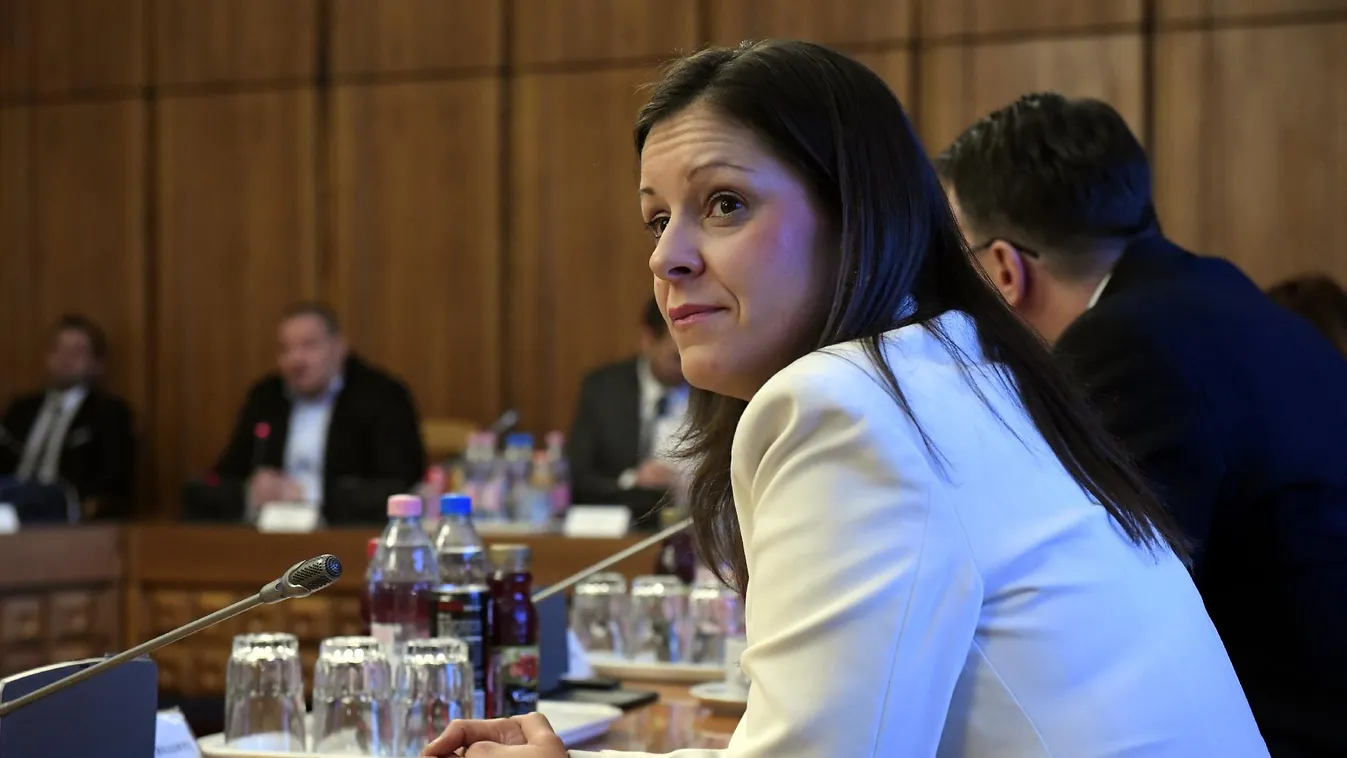 Kivonulás – Egyenesen