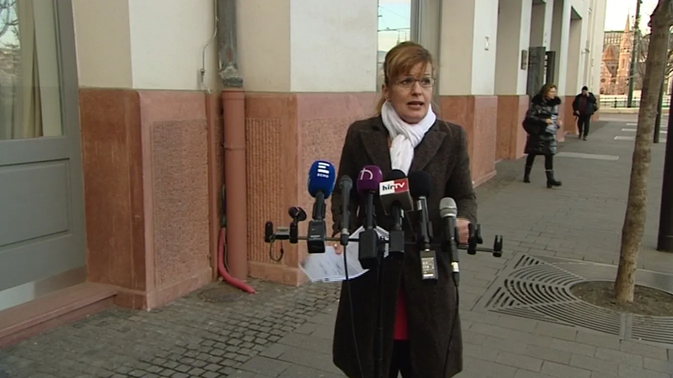 „Miért nem jutnak a gyerekek a plasztikkártyájukhoz?”