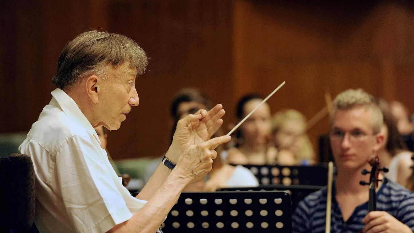 A Zeneművészeti egyetemen is szájkosarat raknak a tanárokra