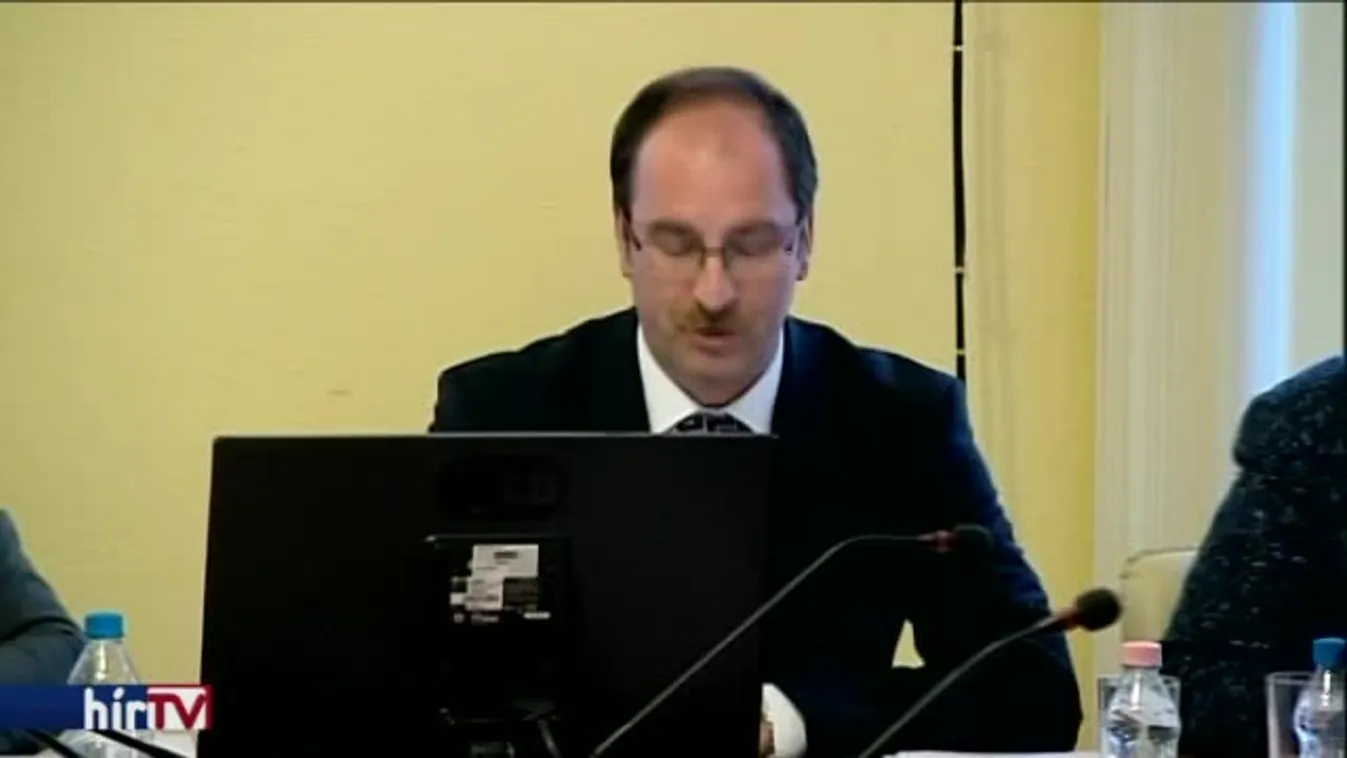 Kihúzhatja a kispártok lába alól a talajt az NVB