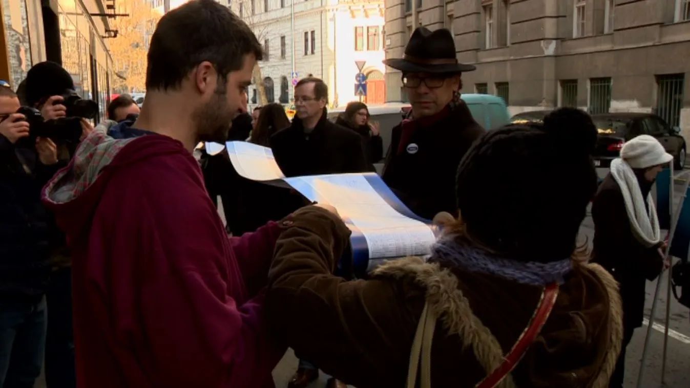 Béremelést és bérkorrekciót szeretnének a közművelődési dolgozók