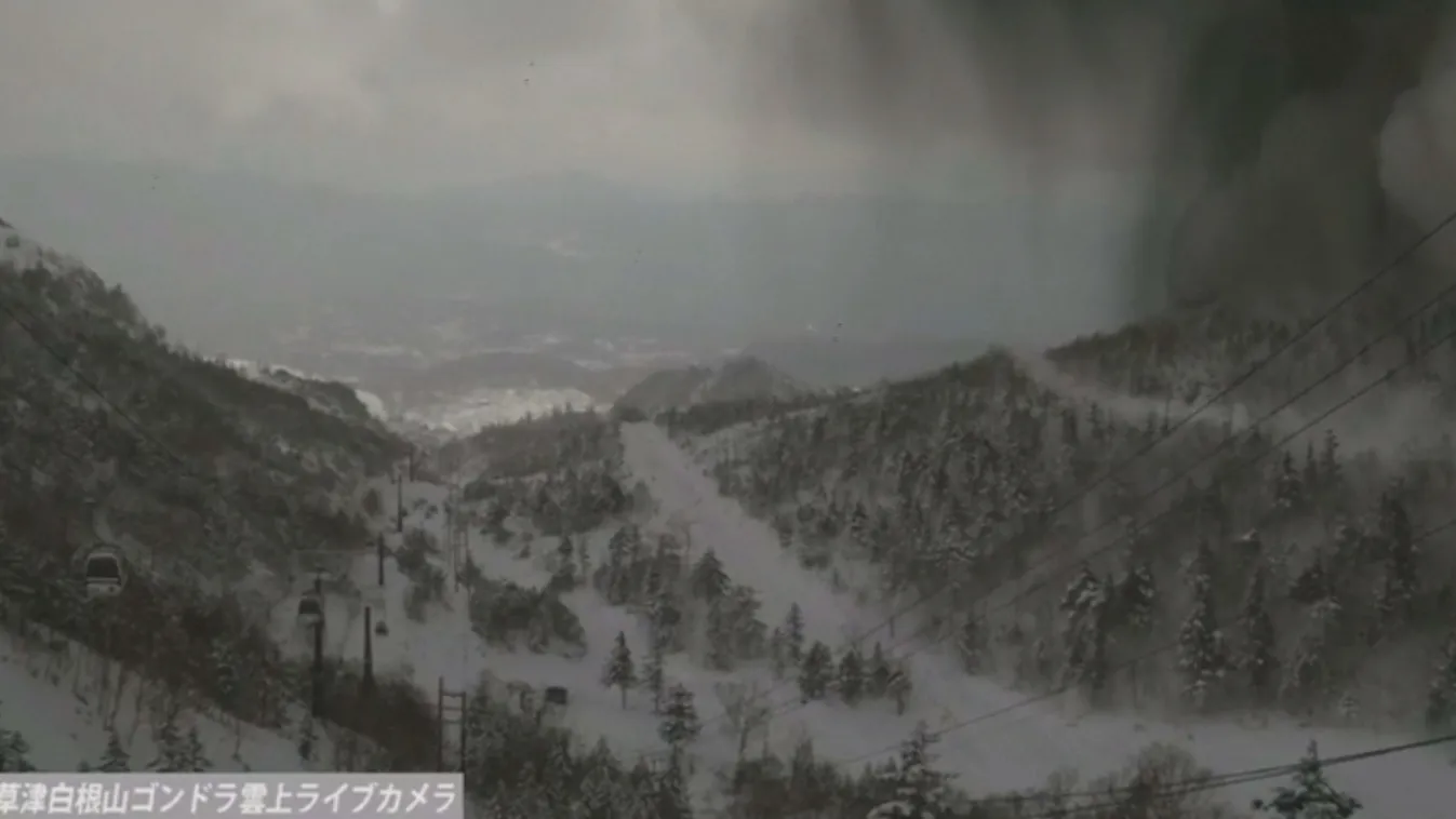 Kitört egy japán vulkán, egy katona életét vesztette