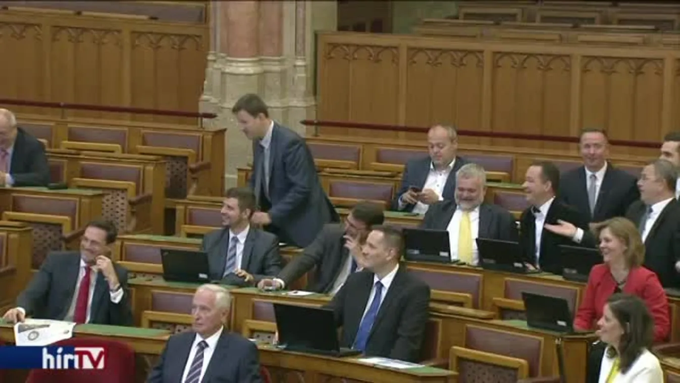 Várhatóan 2018-ban sem lesz hiány parlamenti rendbontásból